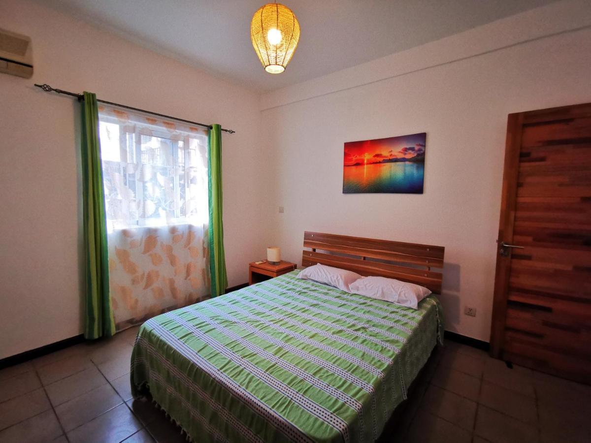 Oceanside Licenced Tourist Residence Flic-en-Flacq Zewnętrze zdjęcie